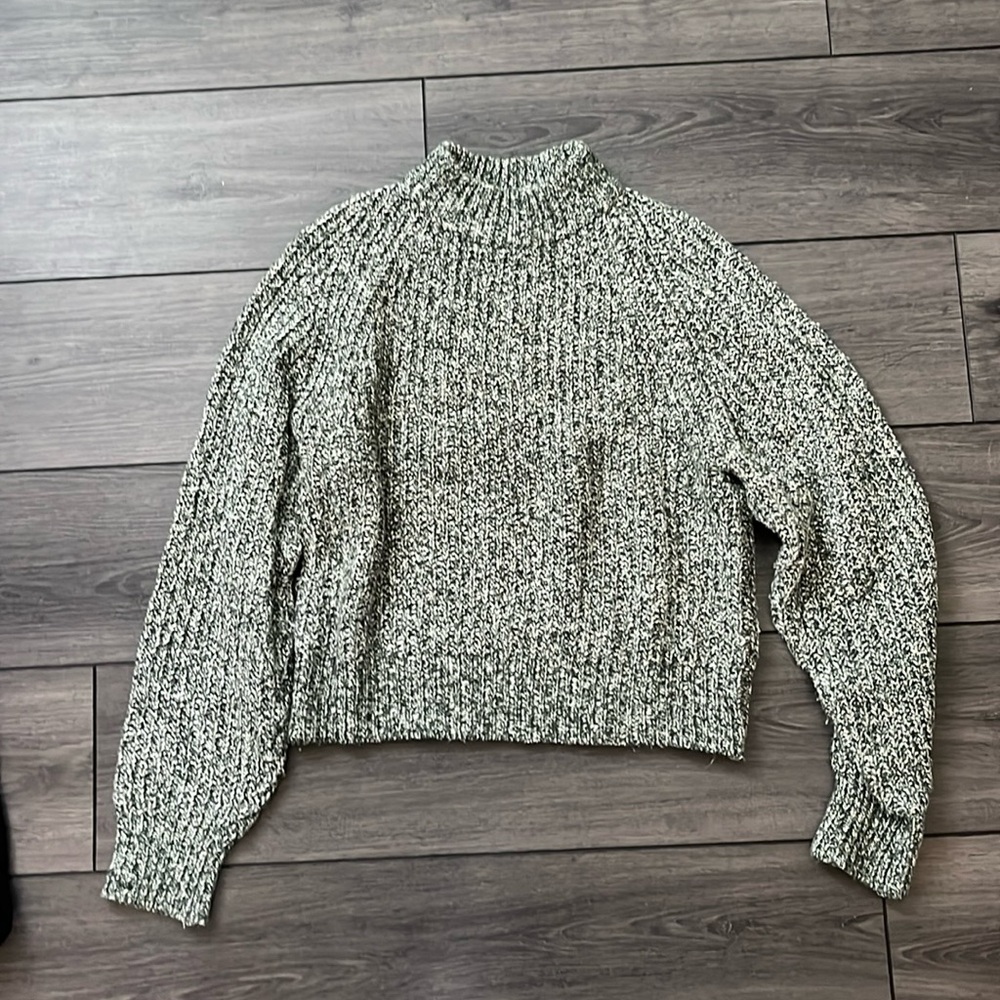 Universal Thread sweater, green and white, size xs